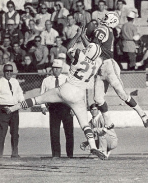 All-AFL Receiver Lance Alworth played in the old AFL from 1962 to 1970 for the San Diego Chargers. Here he gets the best of Boston Patriot defender Bob Suci.