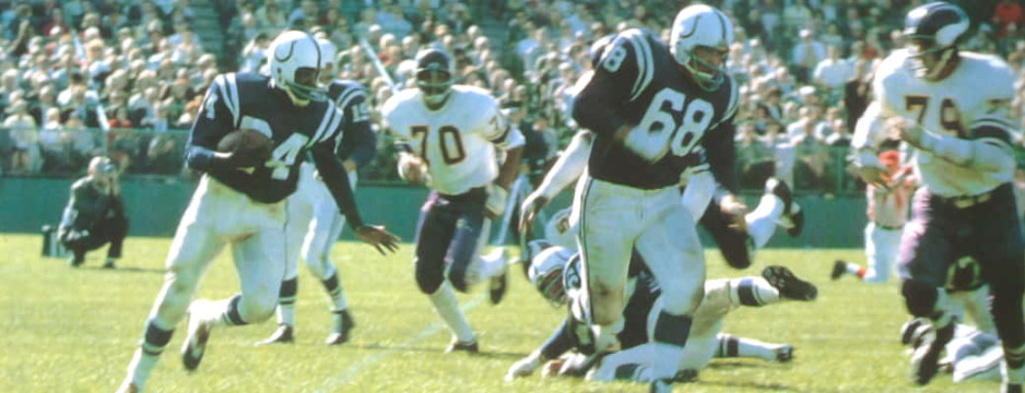 Lenny Moore Gets behind Alex Sandusky - 1960s NFL Colts vs Vikings