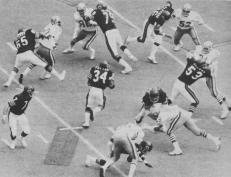 Walter Payton runs through the 49ers defense - 1976 NFL Chicago vs San Francisco