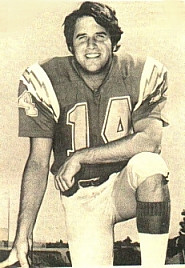 A 3rd-round draft pick in 1973 from Oregon, Fouts became a major force in the NFL passing game with the arrival of Head coach Don Coryell and Offensive co-ordinator Bill Walsh. In 1979 he broke Joe Namath's passing yards record with a 4,082 yard season.