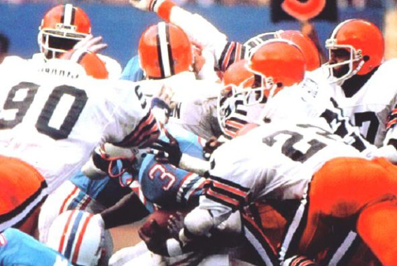 Earl Campbell takes on Cleveland Browns Defense