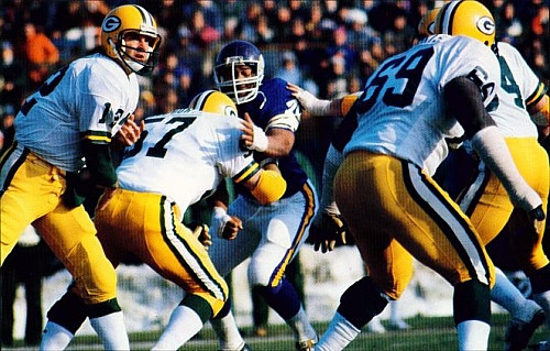 A 13-year NFL veteran, Lynn Dickey was a 3rd-round draft pick in 1971 by the Houston Oilers. He joined the Green Bay Packers in 1976 and stayed 9 seasons with them. In 1983 he led the NFL in passing yards with 4458 and touchdowns with 32.  