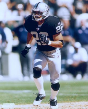 After an incredible career with the Steelers and Ravens Rod Woodson joined the Raiders in 2002. In his first year with Oakland he led the NFL with 8 interceptions and was named All-Pro.