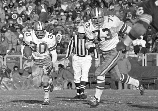 Ralph Neely leads for Dan Reeves