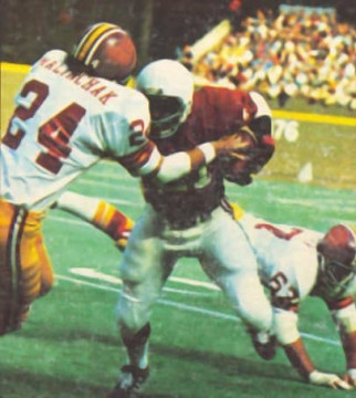 One of the electrifying players of the 1970s he returned kicks and punts in addition to carrying and catching the ball. In 1975 he set an NFL record for 2462 All Purpose Yards in a season - and that was in a 14 game schedule.
Above he returns a kick against  the Redskins as special teamers Bill Malinchak (#24) and Rusty Tillman (#67) attempt to corral him.
