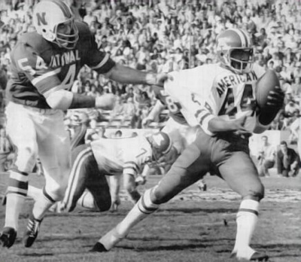 Chuck Howley & Leroy Kelly in the 1972 NFL Pro Bowl Game