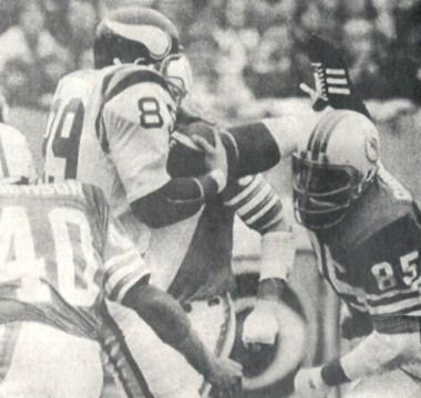 Vikings tight end Doug Kingsriter finds himself in a most precarious position after making a catch in Super Bowl VIII as Dolphin defenders Dick Anderson (#40) & Nick Buoniconti (#85) close in.