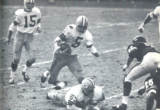 Paul Hornung & Fuzzy Thurston vs the Chicago Bears Defense in 1961