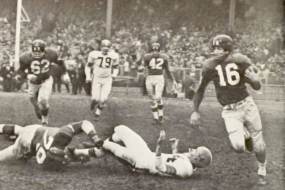 Frank Gifford & Roosevelt Brown against the Cleveland Browns
