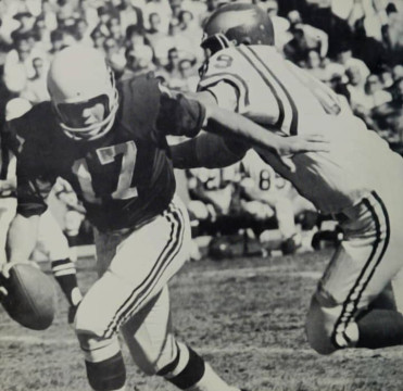 Cardinals quarterback Jim Hart (#17) is forced to flight from the rush of Eagles linebacker Steve Zabel (#89) in 1971 Cardinals - Eagles action.