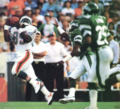 Mark Duper makes a catch against the Jets