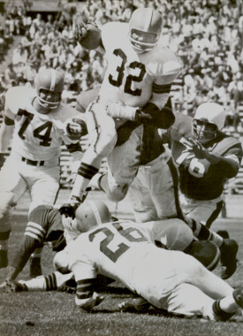 Rookie Jim Brown in 1957 against the San Francisco 49ers