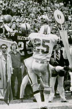 Fred Biletnikoff one-handed touchdown catch against Miami in the 1974 AFC Playoffs