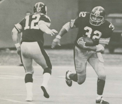 Terry Bradshaw Hands off to Franco Harris, 1972 Pittsburgh Steelers