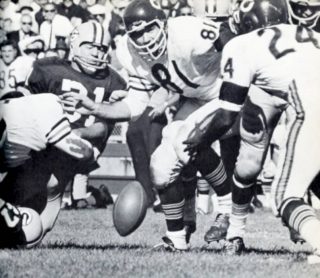 Jim Taylor Fumbles as Doug Atkins & Rosey Taylor Move In - Bears vs Packers
