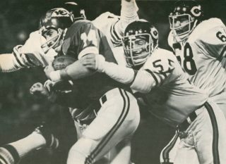 Ed Podolak runs against Doug Buffone and the Chicago Bears Defense in 1973