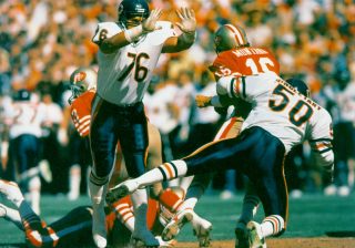 Mike Singletary and Steve McMichael sack Joe Montana in 1985