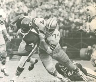 Bob Lilly brings down Charlie Bivins of the Bears in 1964