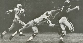 Bears QB Bill Wade scores against the Packers in 1963.