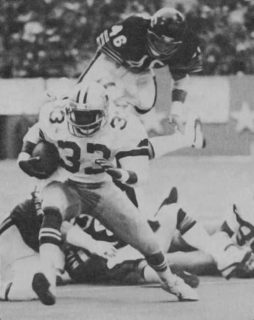 Tony Dorsett with Doug Plank of the Bears close behind