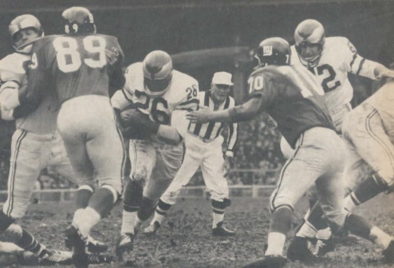 Giant defenders Sam Huff and Cliff Livingston move to stop Clarence Peaks of the Eagles