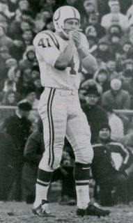 Tom Matte Plays Quarterback in the 1965 Colts-Packers Playoff Game