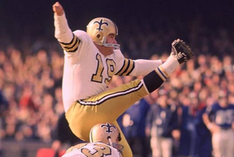 Saints kicker Tom Dempsey kicking a field goal