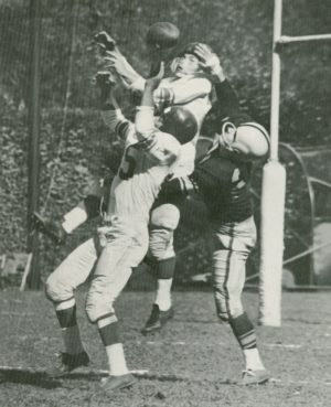 Giant defenders Jim Patton and Emlen Tunnell defend against the Steelers