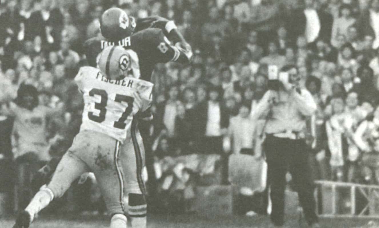 Otis Taylor makes a catch against Pat Fisher in 1971