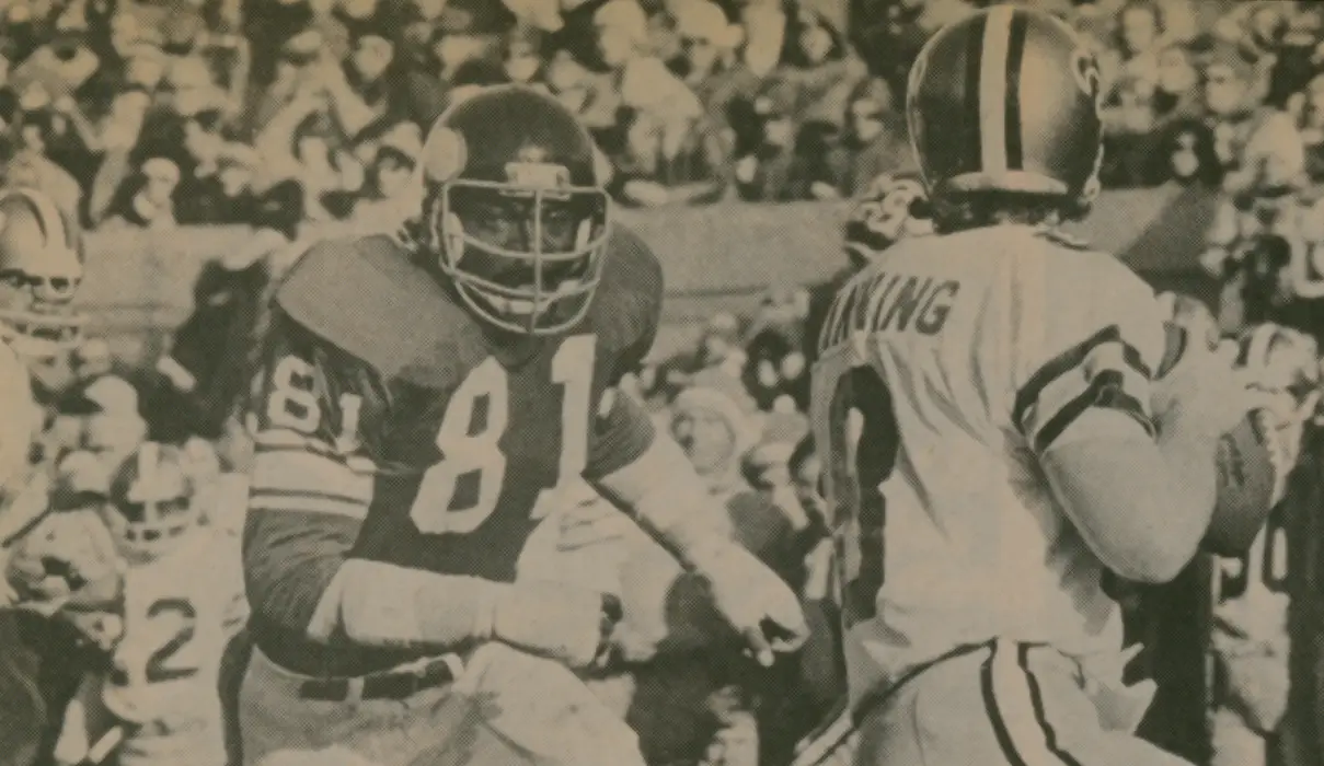Carl Eller rushing Archie Manning - 1974 Saints & Vikings