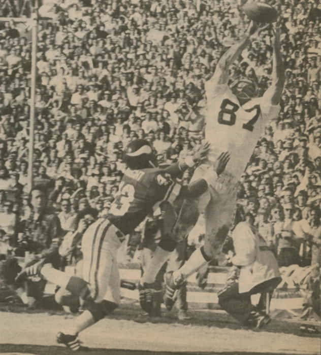 black and white photo of Dave Casper scoring Oakland's first touchdown in Super Bowl XI