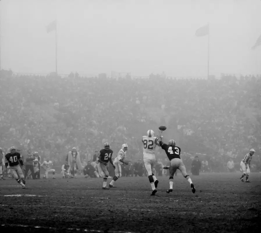 A Rob Riger photo of Colts receiver Raymond Berry making a catch against Green Bay in the early 1960s.