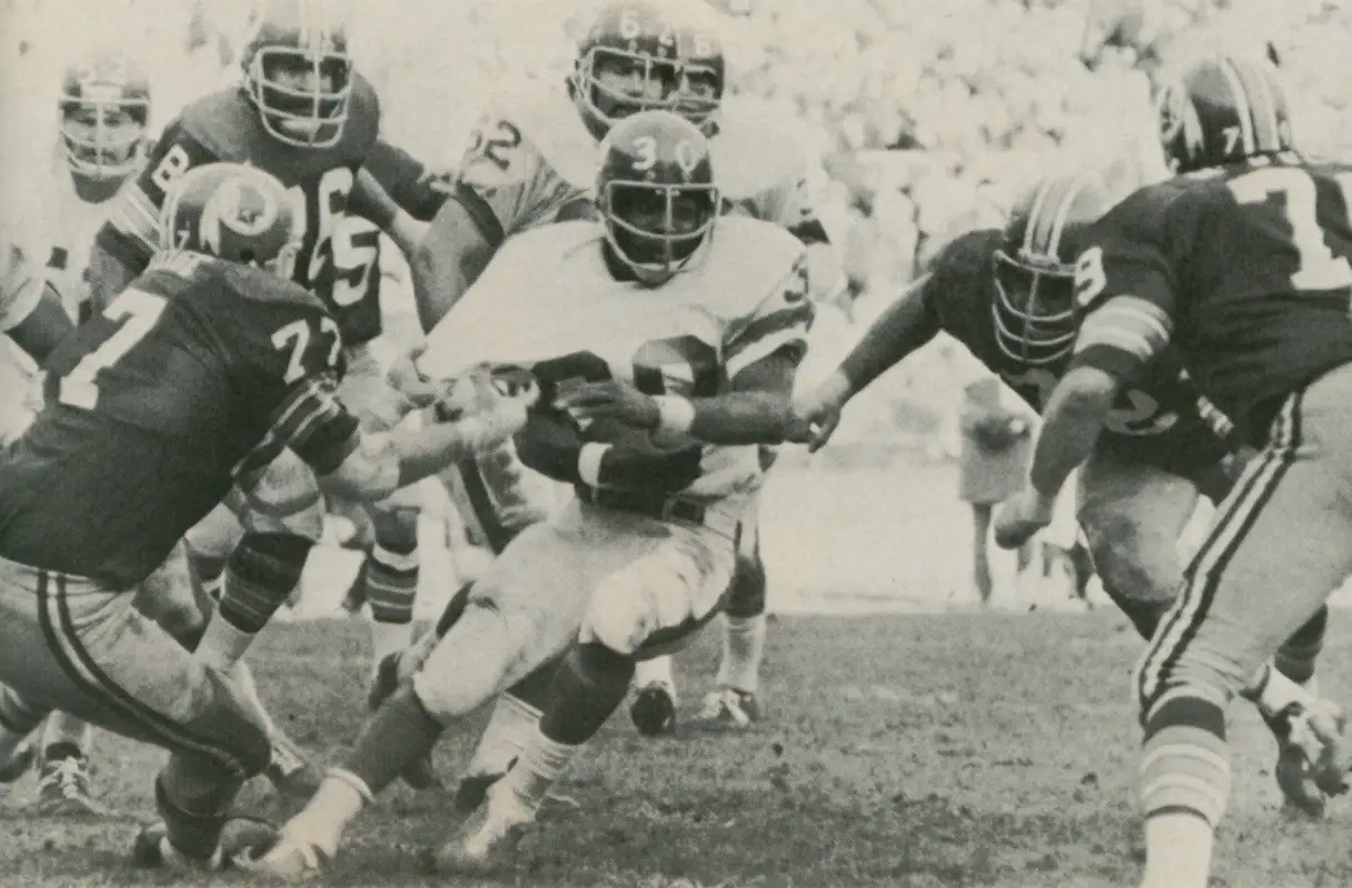 Ron Johnson carries against the Washington Redskins defense in 1973