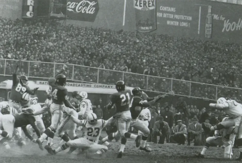 Sam Huff blocks Steve Myra's field goal attempt during the 1st quarter of the 1958 NFL Championship game.