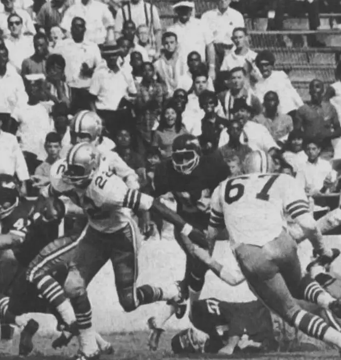 Bob Hayes running with football as Jake Kupp blocks - 1965 Dallas Cowboys