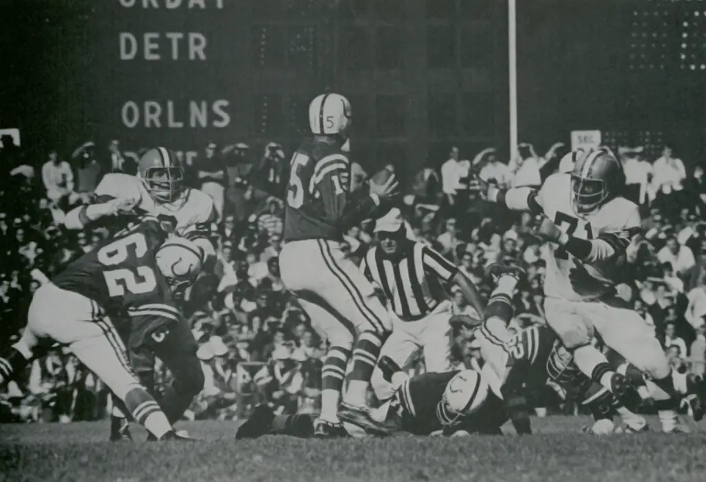 Earl Morrall vs Walter Johnson and Jim Kanicki of the Cleveland Browns - 1968 NFL