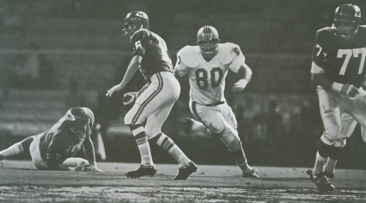 Len Dawson & Jim Tyrer Chiefs, Gary Cutsinger, Oilers in 1966 AFL