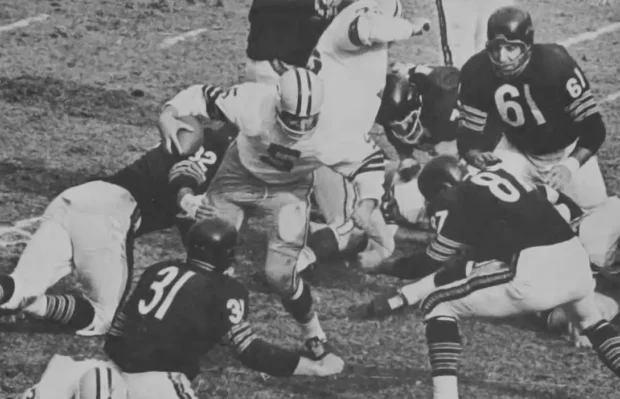 Paul Hornung is surrounded by Bears Ed O'Bradovich, Bill George & Joe Fortunato in this 1961 NFL photo