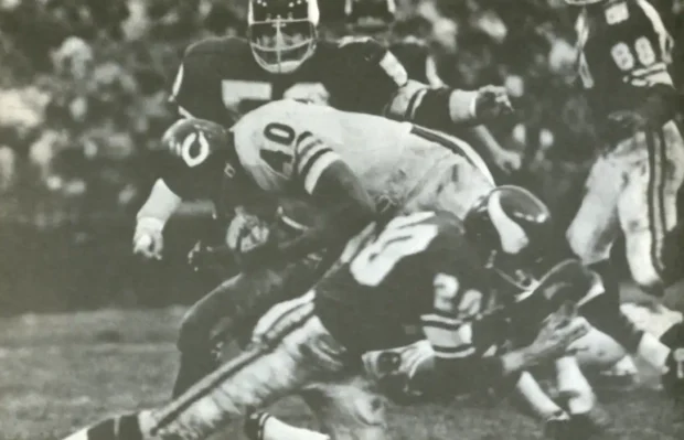 Bobby Bryant, Vikings stops the Bears Gale Sayers.