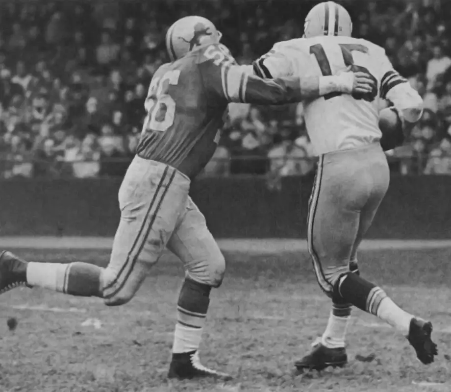 Packer Bart Starr can't get away from the clutches of Lions great Joe Schmidt in this early 1960s action.