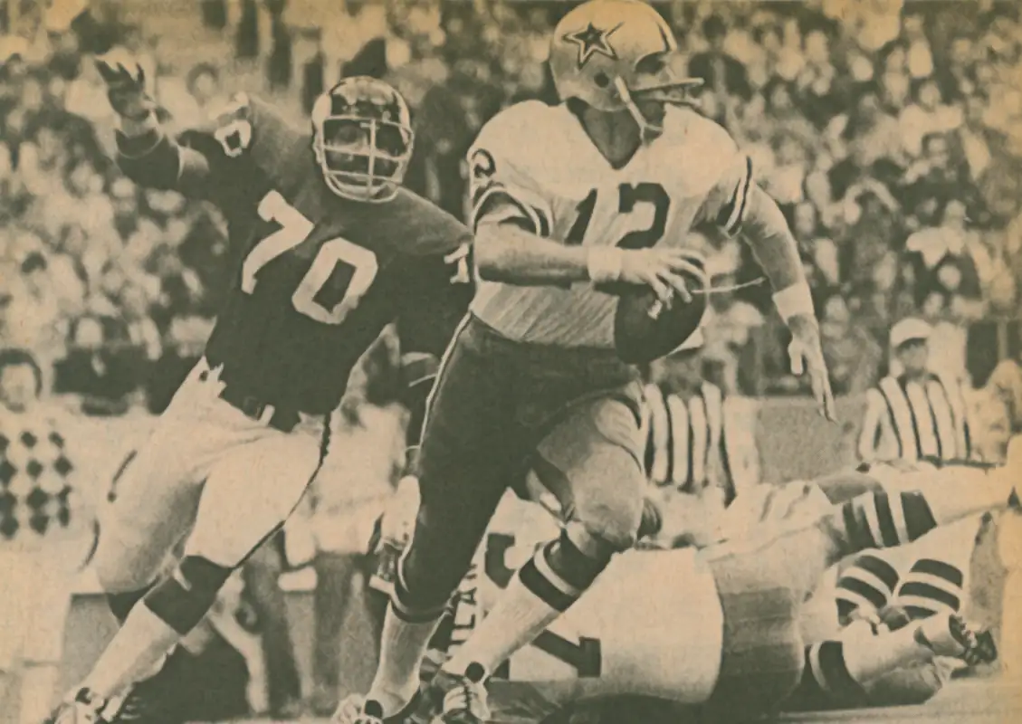 Jim Marshall Rushing Roger Staubach - 1973 NFL