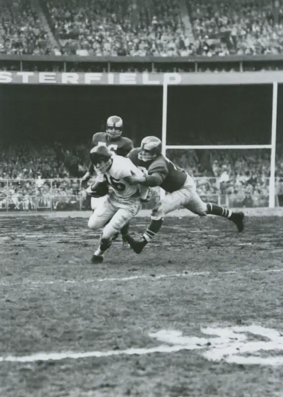 Frank Gifford vs Philadelphia Eagles - Vintage NFL Photo
