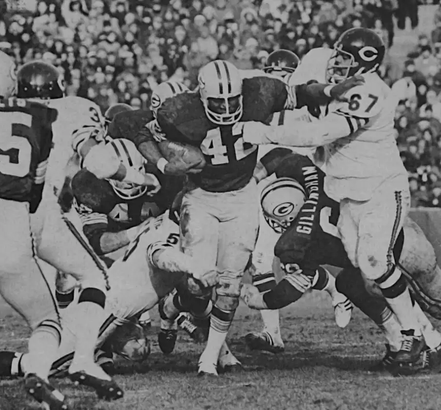 The 1971 NFL Rookie of the Year John Brockington powers through the Bears Doug Buffone and George Seals of the Chicago Bears defense. The Packers First Round Pick in 1971 from Ohio State, Brockington was the league's second-best runner with 1105 yards and a 5.1 YPC average. Along with Brockington we see Donny Anderson and Gale Gillingham.