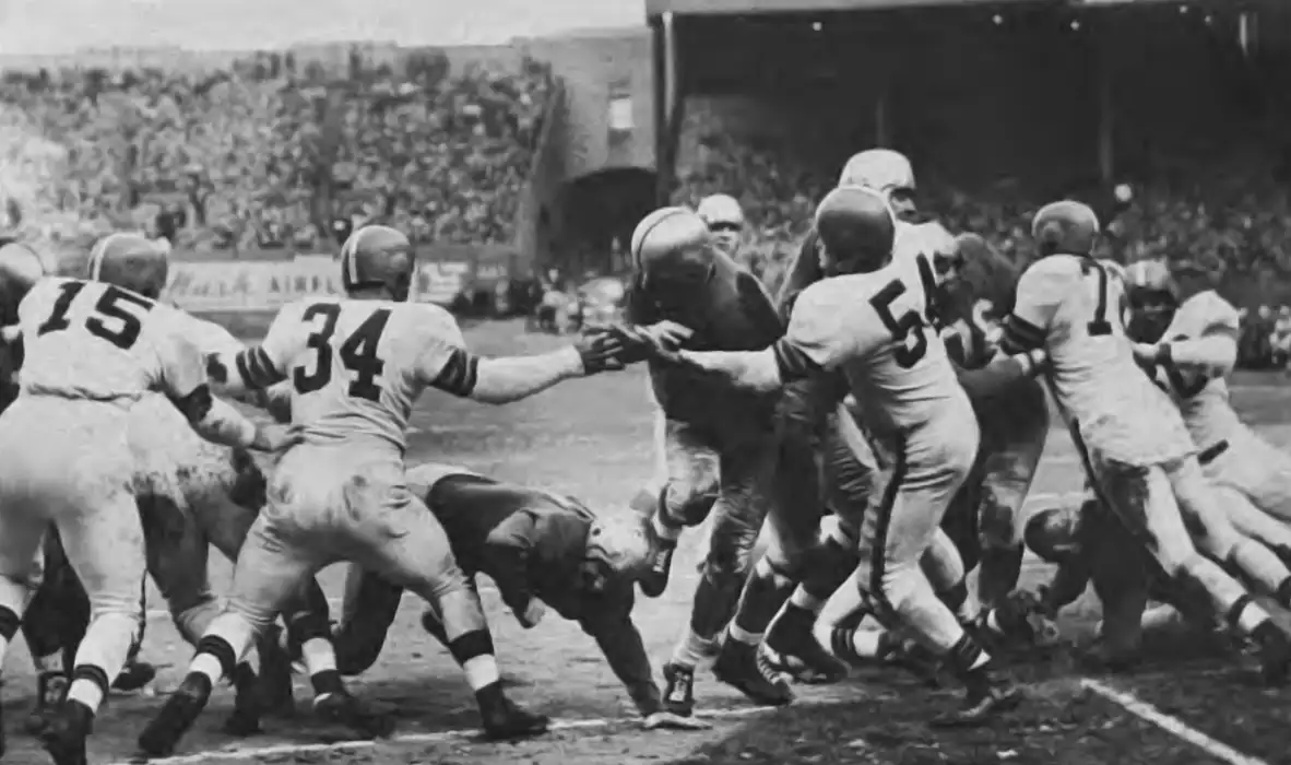 Bobby Layne breaks through and scores against the Cleveland Browns in the 1952 NFL Title game. The Lions would go on the win 17-7 and take the crown. The Browns seen here are Bert Rechichar (#15), Walt Michaels (#34), Tommy Thompson (#54) and Derrell Palmer (#72).