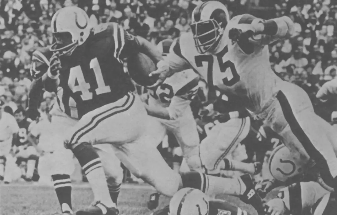 Tom Matte, Colts Runs Past Deacon Jones, Rams in 1971