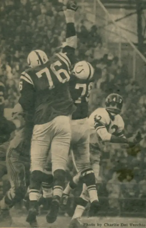 "Big Daddy" Lipscomb goes up high to deflects a Charlie Connerly Pass in this late-50s Old School NFL Photo. We think the other Colt in the picture is veteran lineman Ray Krouse who played from 1951 to 1960.