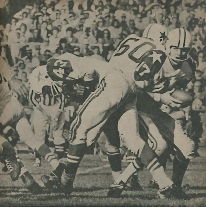 Don Meredith fakes to Don Perkins - 1960s Era Dallas Cowboys