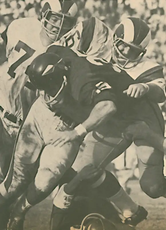 Myron Pottios & Merlin Olsen stop Joe Don Looney - Vintage NFL