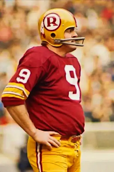 Sonny Jurgensen shows off his Physique - Old School NFL Photo