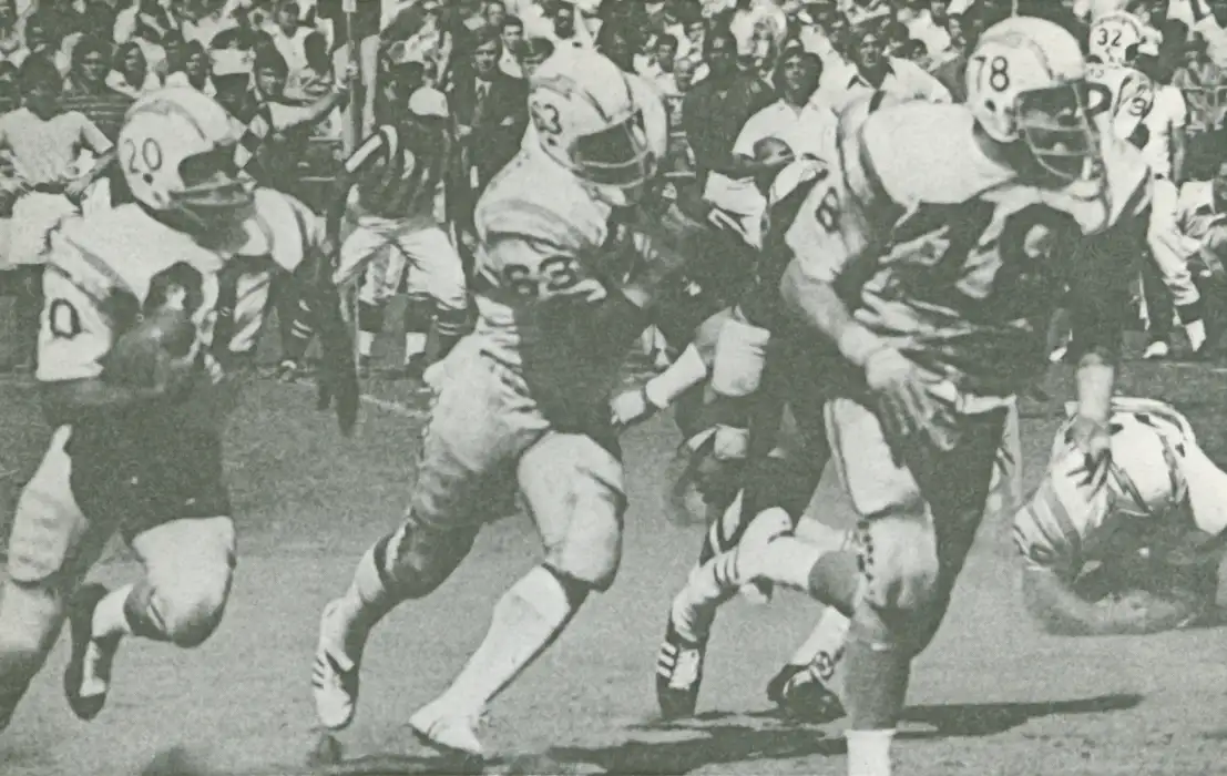 Chargers Walt Sweeney & Doug Wilkerson Lead Block for Mike Garrett in 1971